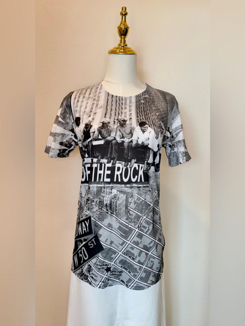 Top of the Rock NYC all-over graphic t-shirt size M